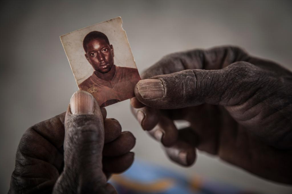ICRC's tweet photo. War
Hunger
Extreme poverty
Violence
Persecution
Climate change
Natural disasters

Why would you leave everything to migrate? Because sometimes a dangerous journey is safer than staying put. https://t.co/C9EOSnjjws