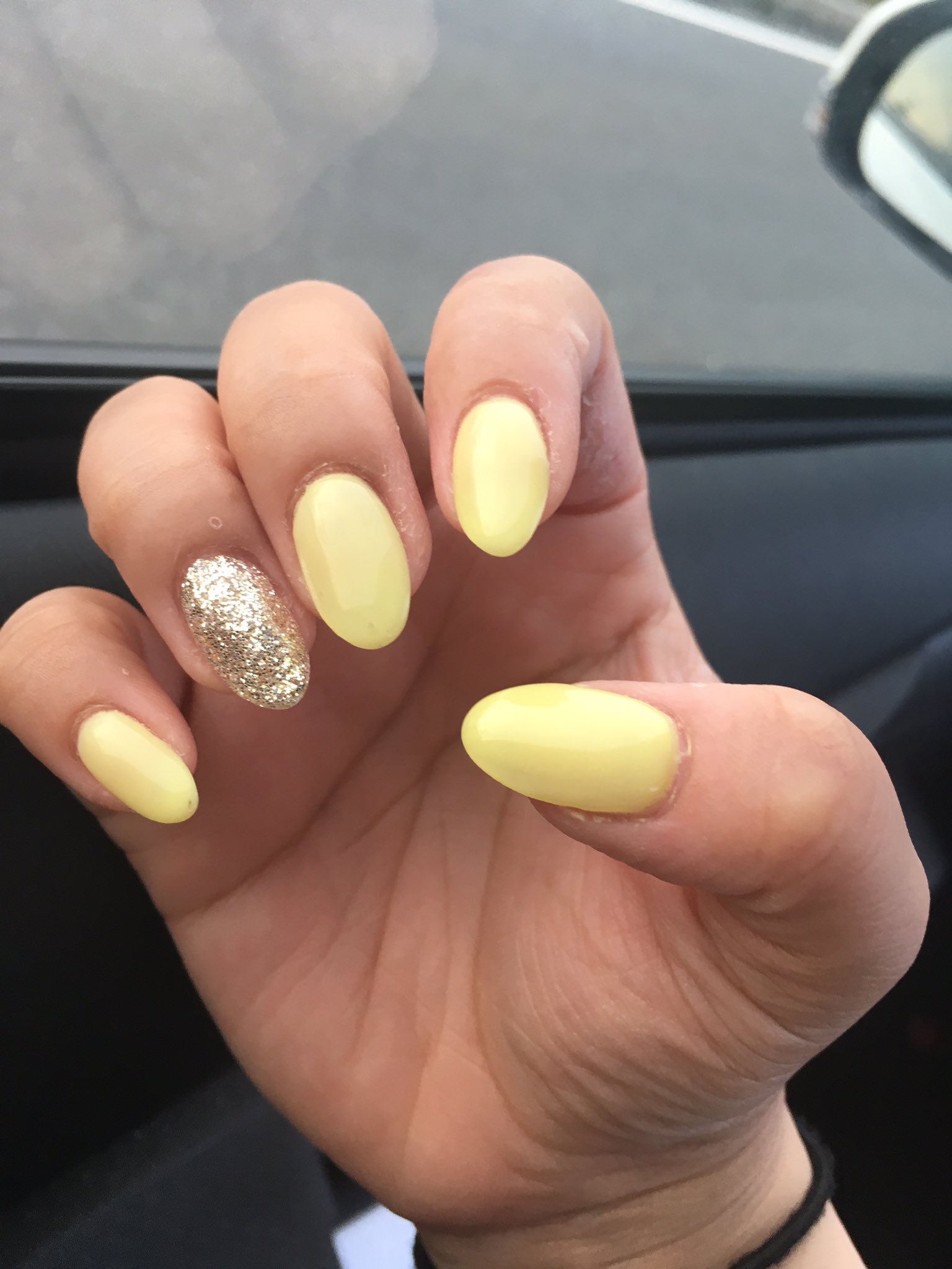 Aya 7月ネイル 夏ネイル イエローネイル シンプルネイル ラメネイル グリッターネイル ワンカラー ワンカラーネイル レモンイエロー T Co Uz2fm93ar3 Twitter
