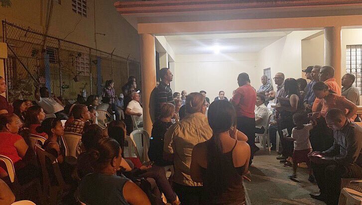 JusticialistaRD's tweet photo. Los dirigentes más importantes del partido en Gurabo encabezados por el diputado @VSuarezd apoyan al senador @jcesarvalentin. #SantiagoQuiereSuSenador #ValentinSenador #SantiagoQuiereMas #GuraboQuiereMas #valentin2020 https://t.co/kMSCoxuwqk