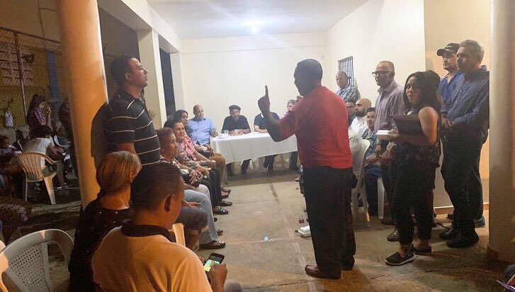 JusticialistaRD's tweet photo. Los dirigentes más importantes del partido en Gurabo encabezados por el diputado @VSuarezd apoyan al senador @jcesarvalentin. #SantiagoQuiereSuSenador #ValentinSenador #SantiagoQuiereMas #GuraboQuiereMas #valentin2020 https://t.co/kMSCoxuwqk