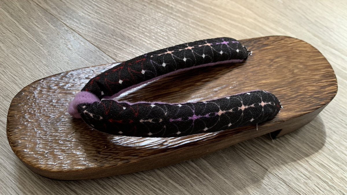 MealsandBoon's tweet photo. Foot wear or sausage? https://t.co/FsRsexRaOy