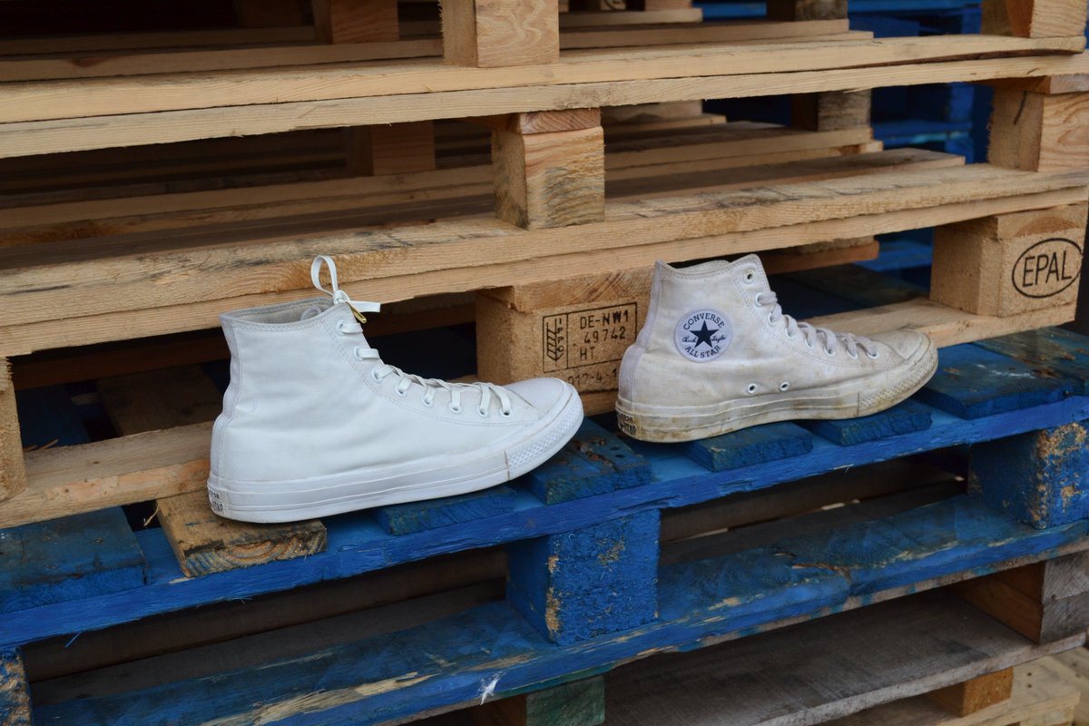 FreshStepUK's tweet image. Summer is now well and truly on us and the biggest shoecare question of the moment is… whitening sneakers
Check out our new blog post for the answers! 
freshstep.co.uk/blog/how-to-cl…

#sneakers #whitening #shoecare #sneakercare #famaco #sneakershampoo #trainers