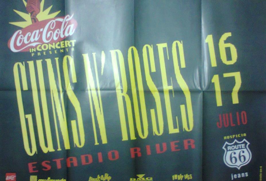 slashworldarg's tweet photo. Hoy se cumplen 26 aΓ±os del show de Guns n' Roses en el estadio de River Plate del 16/07/1993 y la revista alemana Bravo estuvo aquΓ documentando el final de la Skin and Bones tour π€π»π©π¦π·
@Slash
#gunsnroses #bravomagazine #argentina #skinandbones #tour #lastshow #riverplate https://t.co/b0chQhoAvh