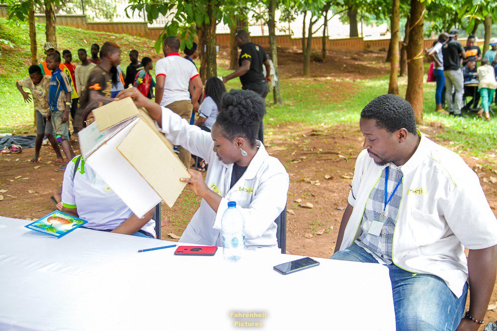 mitt4d's tweet photo. This EN aimed at putting smiles on the faces of numerous street kids, working on taking them out of the street. Provide them with medical attention. Join us let's connect and build for the better tomorrow 

#Connecttobuild
#streetinvation
#enconnecttobuild https://t.co/solvgMmWnI