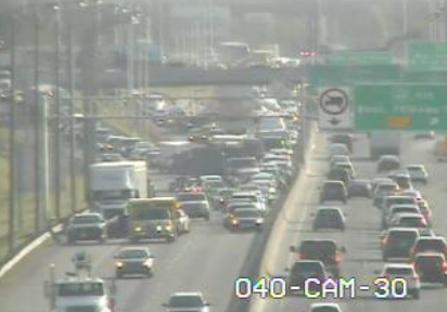 DomPanebianco's tweet photo. Accident et ralentissement important sur la 40 direction Ouest, secteur Cap-de-la-Madeleine. #rcma https://t.co/JfT73NCnMs