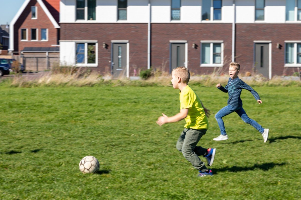 Van kickboksen tot bootcampen en van skeeleren tot tennis. 💪🎾 Neem je kids morgen mee naar De Brink in Nobelhorst voor een sportieve middag. 🤩

- Van 13.00 uur tot 16.00 uur
- Voor kinderen vanaf 6 jaar
- Helemaal gratis!