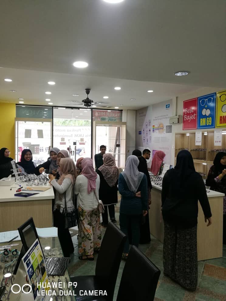 syafiqmahazi's tweet image. promosi cermin mata utk warga bangi. pakej rm39 dan rm69 siap lens. tambah rm80 sahaja untuk cermin computer atau cermin photogrey (tukar gelap waktu panas). follow @ikhwanoptom utk maklumat lanjut