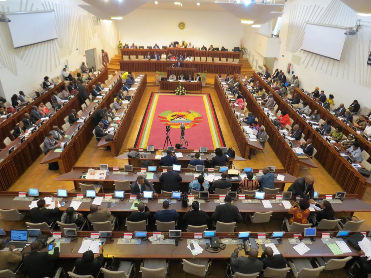 muleide2015's tweet photo. A Assembleia da República de Moçambique aprovou, ontem em consenso e na Generalidade., a Lei de Combate e Prevenção as Uniões Prematuras, a nova Lei da Família e  do Direito Sucessório. https://t.co/HG5Qc5z05y