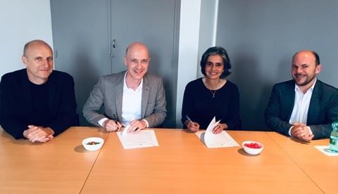 alliancefrparis's tweet photo. [PARTENARIAT🤝] Signature d'une #convention de #partenariat avec la @CCI_Paris_IdF concernant le #DFP (Diplôme de français professionnel) et le #DAMOCE (Diplôme d'aptitude au management d'organisme culturel et d'éducation ) ✍ https://t.co/NARJhP5vh2