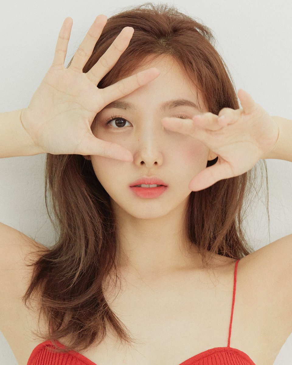 twicewallpapers's tweet photo. TWICE Nayeon x Nylon Korea
Writing removed.
#TWICE #트와이스 #NAYEON #나연 https://t.co/L6DGCNFstV