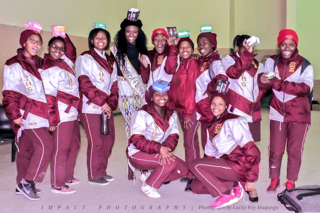 FSFASHIONWEEK's tweet photo. Yesterday, the Face of Free State Fashion Week, @Lungie_Mazibuko, together with #MyFlowerProject, visited Tsoseletso High School in Bloemfontein to hand out sanitary towels and to give a motivational speech relating to sisterhood.
#FSFW19
#FSFWcares
#FaceOfFSFW https://t.co/QoCerT6vvC