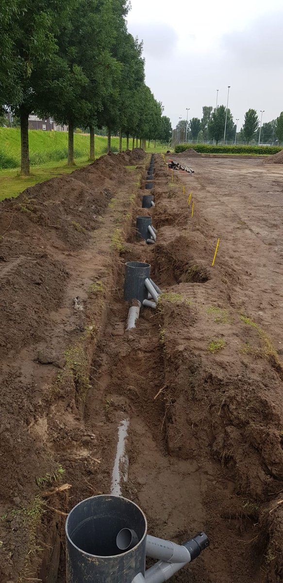 GebrvdGeest's tweet photo. In #Beverwijk grondwerk uitvoeren voor 2 kunstgrasvelden i.o.v. @DomoSportsGrass https://t.co/n4wwB6JIUy