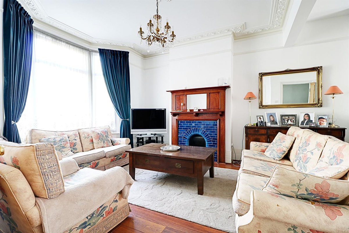 A charming three bedroom period home in Blackheath, the quieter relative to Greenwich, popular for its open green spaces, sense of community, farmers markets and boutique independent shops, offering a Village feel within London. flinklp.fjlord.co.uk/ForSale/?propR…