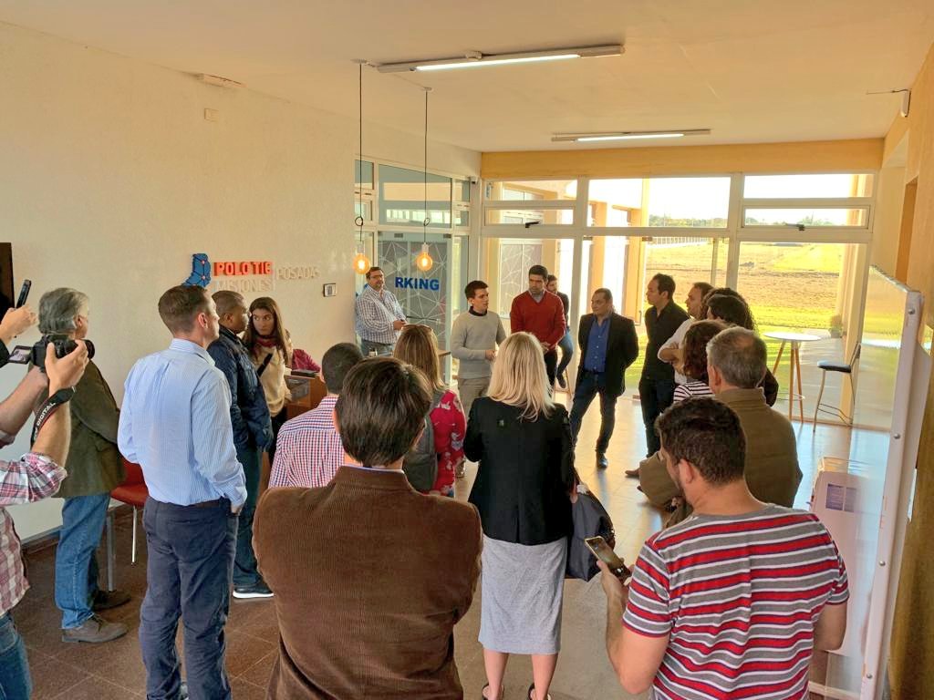 lucasaromero's tweet photo. Recibimos junto a Marcelo Rodriguez de @MaranduComSE a los delegados de @ACYPL #acyplArg en su visita al Parque Industrial Posadas y al @Polo_TIC_Mnes. Hablamos de Red Capricornio, felices de exponer la política del desarrollo industrial y tecnológico de #Misiones. https://t.co/3dTTvFdQWm