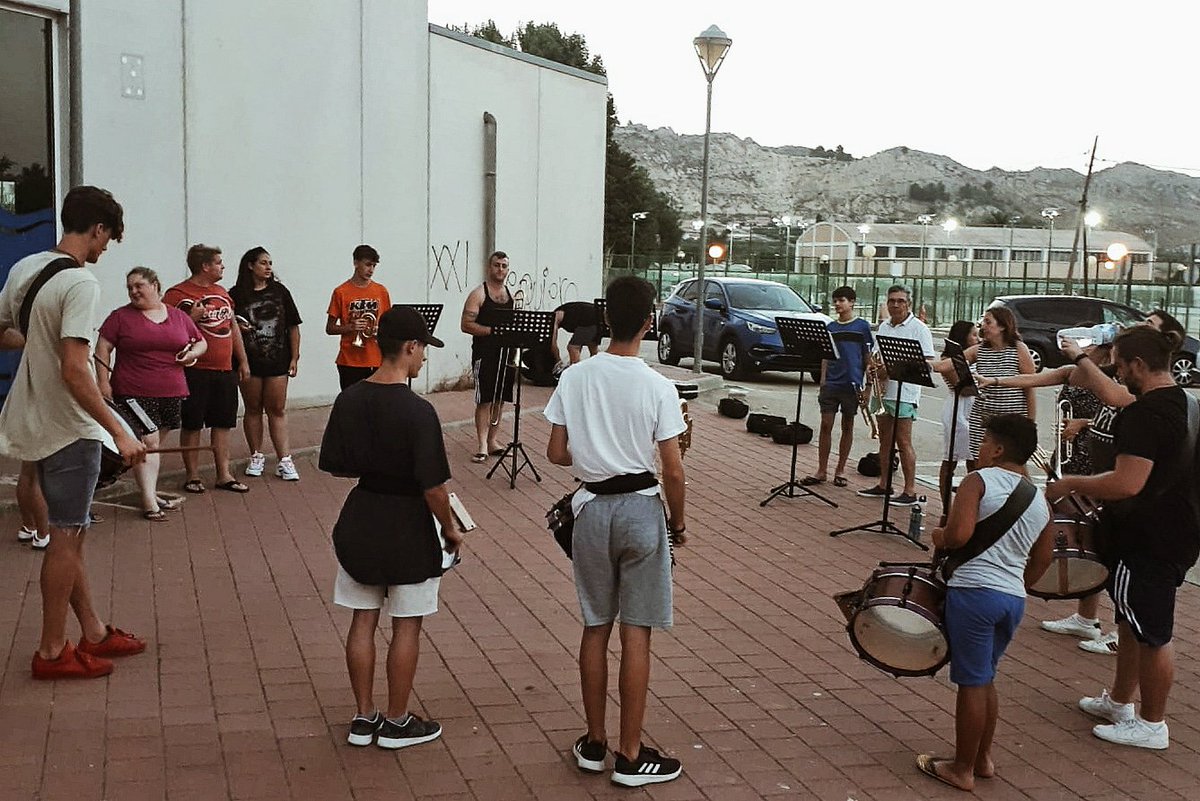 BCigarralejo's tweet photo. Después de una merecidas vacaciones ayer empezamos de nuevo con nuestros ensayos, preparando así esta nueva temporada, a la que daremos comienzo el próximo 15 de agosto 🎶🎺🥁 https://t.co/c2PhxjD8on