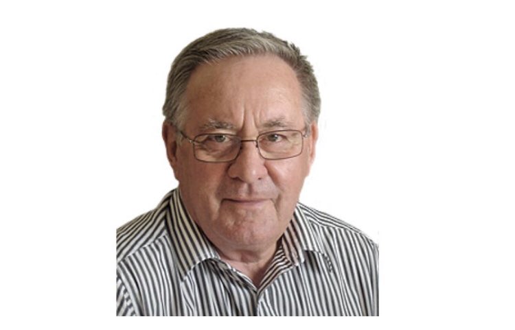 icilarochelle's tweet photo. Michel Priouzeau, le maire d’Arvert agressé physiquement pendant le feu d’artifice dimanche. Il a porté plainte pour ne pas banaliser ce type d’agression #charenteMaritime #Arvert #maire
https://t.co/hVieaW7zyT via France Bleu https://t.co/pUgQUofkZ7