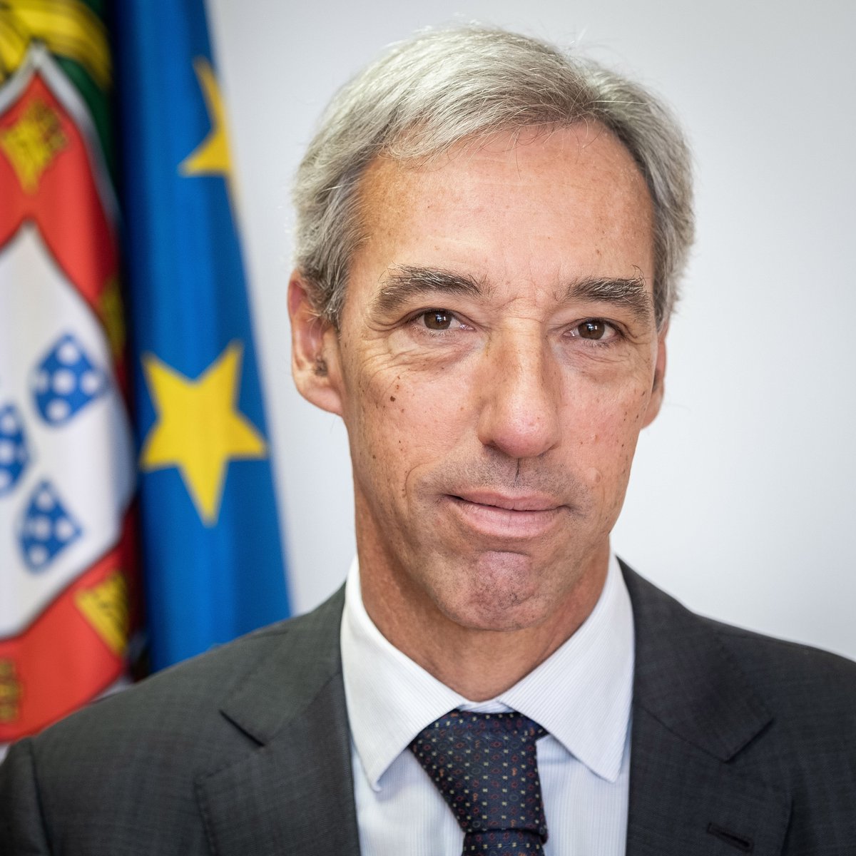 CCDR_Algarve's tweet photo. PRESTAR CONTAS | Prosseguimos, com esta declaração do Ministro da Defesa Nacional, João Gomes Cravinho, o balanço setorial do #XXIGoverno
VÍDEO: https://t.co/TjM3zigGea
#PrestarContas @defesa_pt @JoaoCravinho @EMGFA_RP @MarinhaPT @fap_emfa @IDNPORTUGAL https://t.co/iGuCY5LLhV