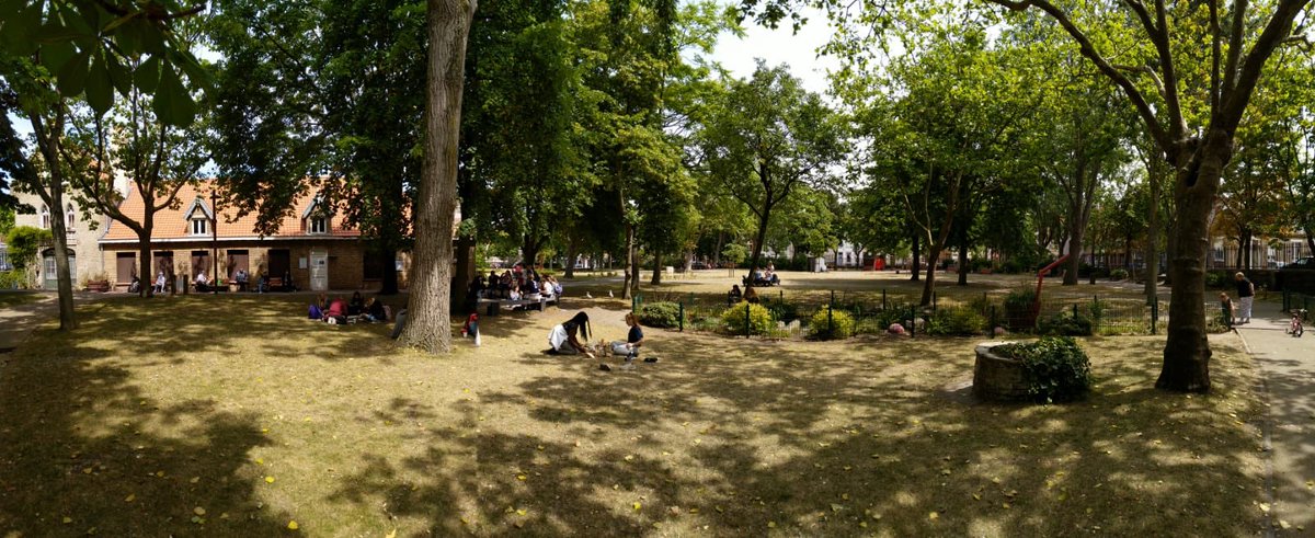 dostufffeelgood's tweet photo. @TheVA_Chatham eating lunch they have brought from the market #rocknrolladventures #youneverforgetahoodschooltrip #schooltripstonormandy https://t.co/8ygII1OW74