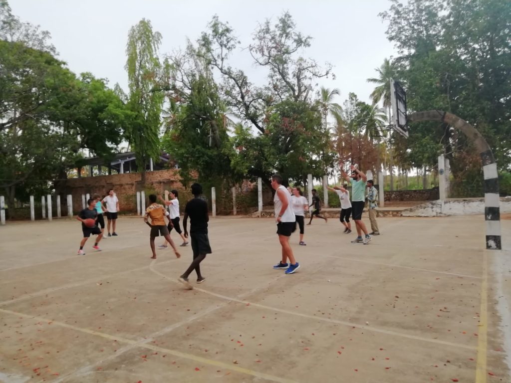 PROYDE's tweet photo. Una semana en Boy's Town, India. 
https://t.co/Qk1mpiKbTq https://t.co/VHk6dGfxXa
