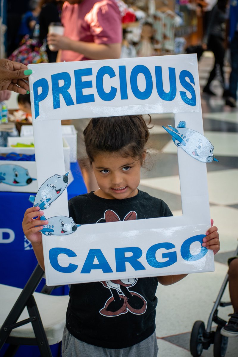 ohhgrasshopper's tweet image. ORD Safety Advocates putting smiles on our customers faces. @weareunited @MikeHannaUAL @HermesPinedaUA @Scott13138104