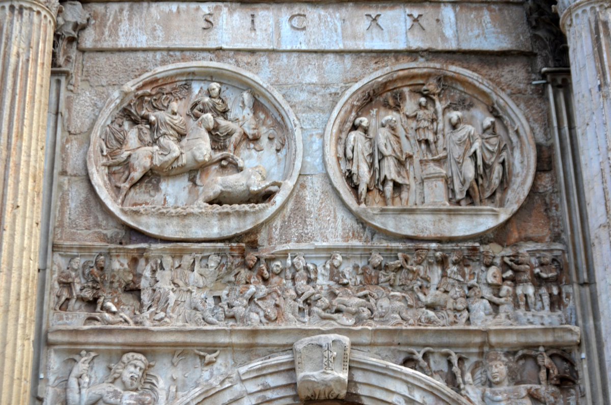 ByzantineLegacy's tweet image. Battle of the Milvian Bridge (312) as depicted on the Arch of Constantine in Rome (completed around 315)