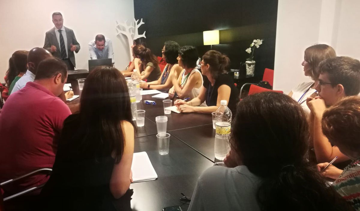 Fundación <a href="/Cajasol/">Fundación Cajasol</a> se ha convertido en uno de nuestros socios y ejemplo de #CulturaColaborativa por el #Empleo. Hoy han impartido un #taller de #negociación y #EducaciónFinanciera a participantes de  #Lanzaderas de #Camas, #LaRinconada, #Morón y #LosPalacios. Muchas #GRACIAS!