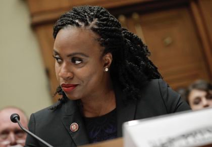 forward_4tea's tweet photo. Every #WOC should walk in power, authority and favor today and every day! Thank you @mh4oh for your work and bringing the work of  @RepPressley into my purview. #GlowUp or #GrowUp. #YouTriedIt. #DontTryMe, #trylotto ✊🏽✊🏾✊🏿✊🏼. #SipOnThis. https://t.co/b8jpWVymOo