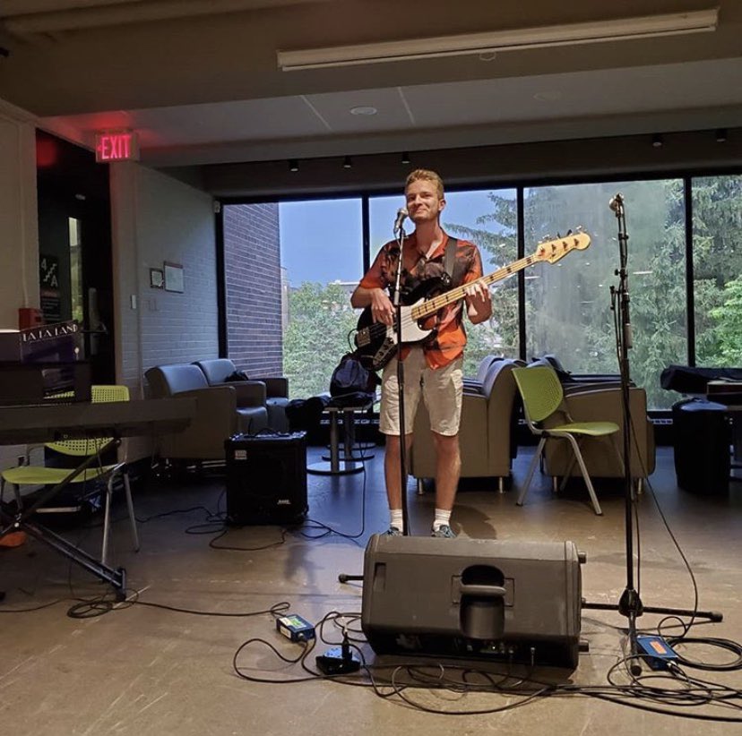 CarletonShad's tweet photo. SHADs had a great night full of music, entertainment and laughter at our first coffee house! Thank you to everyone who performed and to Roosters for hosting! https://t.co/zmOna0NgGD