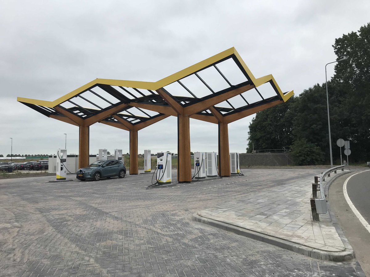 Another EXTRA LARGE station 🎉 
🚀 Den Ruygen Hoek-Oost 🚀 

🛣️ A4 Leiden -> Amsterdam
4 x 175 kW (CCS)
2 x 50 kW (CCS, CHAdeMO)
2 x 50 kW (CCS, CHAdeMO, AC)
🔌 Tesla CHAdeMO adapter

👉  All our locations: bit.ly/2lvRZqY
