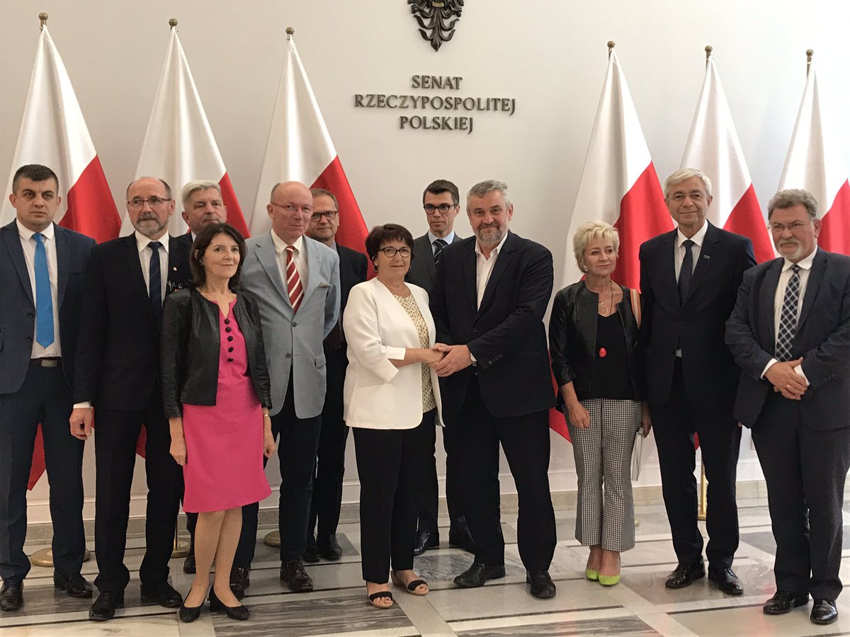 ChLambert_FICT's tweet photo. 100 % d’accord avec le Ministre de l’ #agriculture polonais  @jkardanowski qui déclare: « l’ouverture aux produits du #Mercosur est une menace mortelle pour l’union européenne, elle conduit à un dérèglement total des marchés»
@EmmanuelMacron @dguillaume26 @EPhilippePM @JBLemoyne https://t.co/xwnff2CgQ6