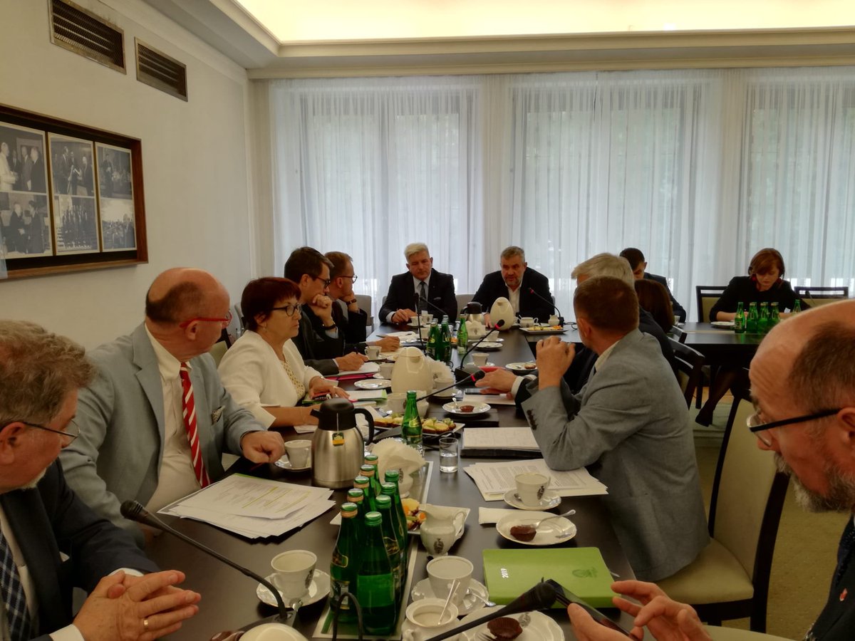 ChLambert_FICT's tweet photo. 100 % d’accord avec le Ministre de l’ #agriculture polonais  @jkardanowski qui déclare: « l’ouverture aux produits du #Mercosur est une menace mortelle pour l’union européenne, elle conduit à un dérèglement total des marchés»
@EmmanuelMacron @dguillaume26 @EPhilippePM @JBLemoyne https://t.co/xwnff2CgQ6
