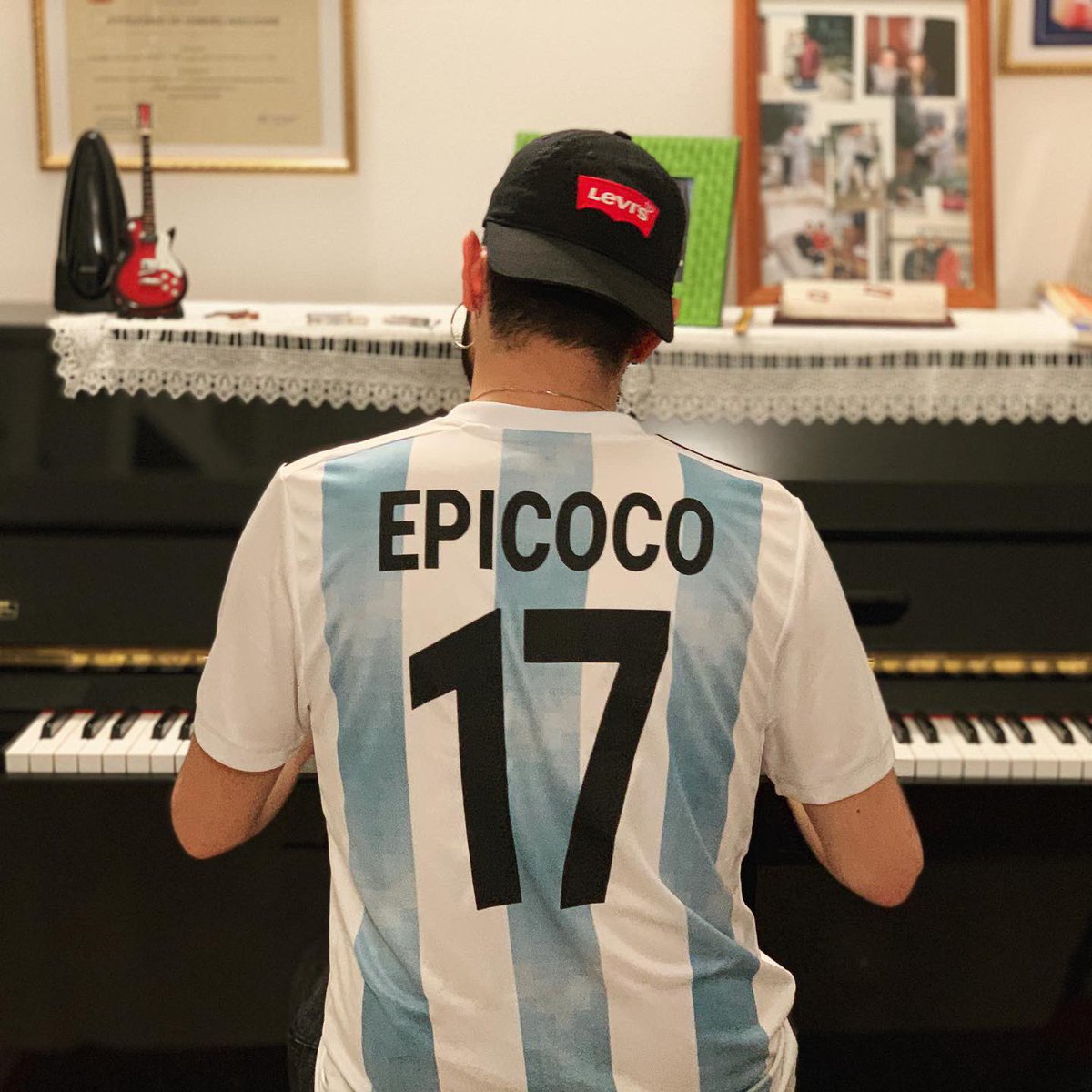 epicoco17's tweet photo. “Buttati (Let it B.)” supera le 
10 mila visualizzazioni anche su You tube!
Che bello, questo viaggio è sempre più epico..💘 🇦🇷 1️⃣7️⃣
#epicoco #epicocochi #buttati https://t.co/nXOCYrEp4E