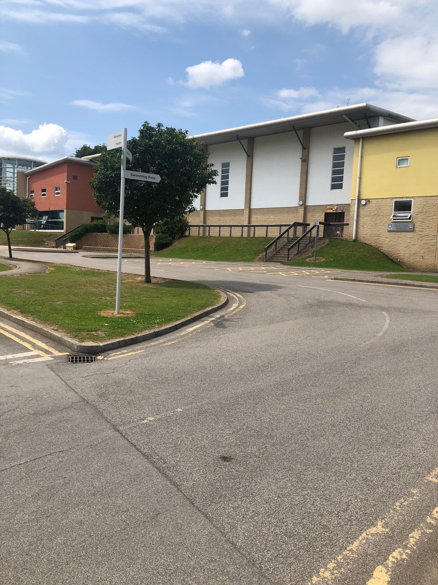 MrsFSStevenson's tweet photo. Fabulous day at ⁦@UKMathsTrust⁩ summer school visiting one of our Y11 students at Woodhouse Grove School ⁦@KirkHallamCA⁩ ⁦@KHCAmaths⁩ https://t.co/YARZ08F4Vx