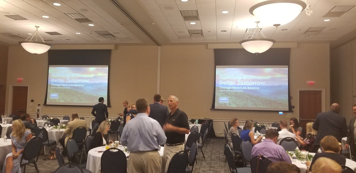 traciebober's tweet photo. Getting ready for Building a Better Tomorrow educational event for @CBKTTWEET agents. @coldwellbanker #cboki #northstar https://t.co/7iuXoXnYDB
