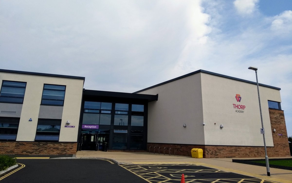 StAnnesOutreach's tweet photo. Great to make new links with schools! Thank you to @ThorpAcademy &amp; @TheBlythAcademy for inviting me to visit. Great personal statement workshop this afternoon with Year 12s @NorthernEdTrust @OxOutreach https://t.co/xLy8KNmCw4
