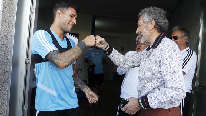 Carlos Mouriño saludando a Hugo Mallo (Foto: RCCV).