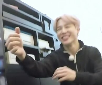 BTS_Youniverse1's tweet photo. Awww look how happy and excited jimin got 💜💜💜💜
#JIMIN #RUNBTSEP79 #BTS https://t.co/SY2WVt6TBK
