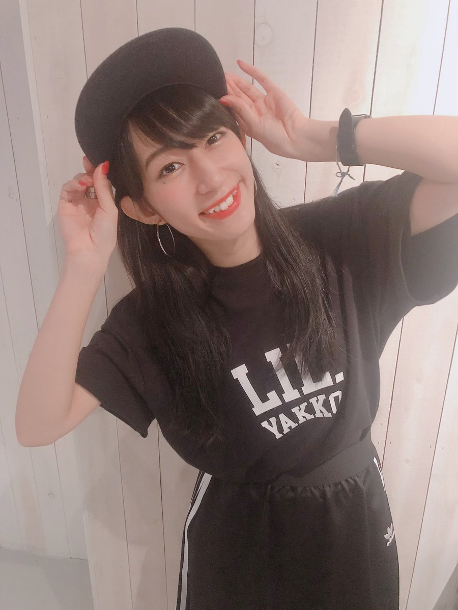 yakko928's tweet photo. #Lil_YAKKO インストア
ありがとうございました👏

今日はフラゲ日〜！！！
せっかくなのでTシャツとキャップを使って黒系な感じにしました🖤🖤
着てるサイズはXLです◎

平日なのに集まってくれたみんなありがとう〜〜😭💕 明日もよろしくね！！
裏の私が詰まったアルバム、たくさんきいてね🥰 https://t.co/XK9fY3BK7s