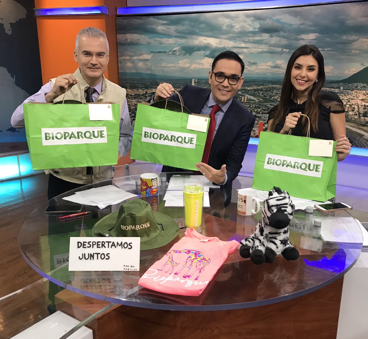 nmasmonterrey's tweet photo. RT #DespertamosJuntos y nos vamos a @BioparqueMty !! @joluisgarcia @AnaMafud y @miguelcharlestv te pueden sorprender !! RT https://t.co/vzekfEbOqS