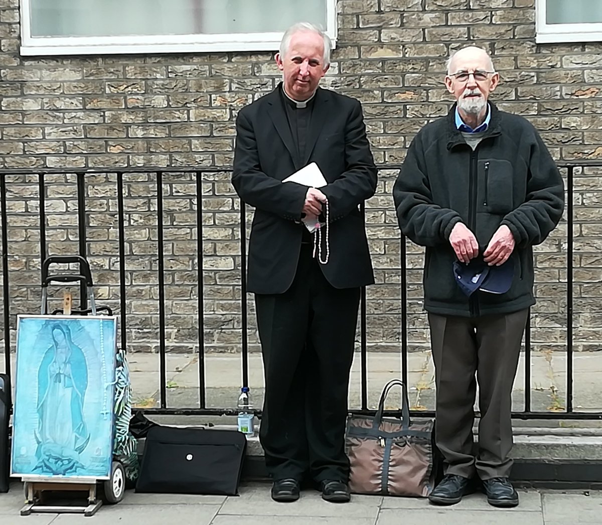 GoodCounselNet's tweet photo. Mothers helped by #ProLife vigils are ignored by the MSM, please watch some of them have their say here;
https://t.co/hs013KsjTo
Please retweet to show your support. #NoBufferZones #CoercedAbortion #BeHereForMe https://t.co/f2261vE9W2