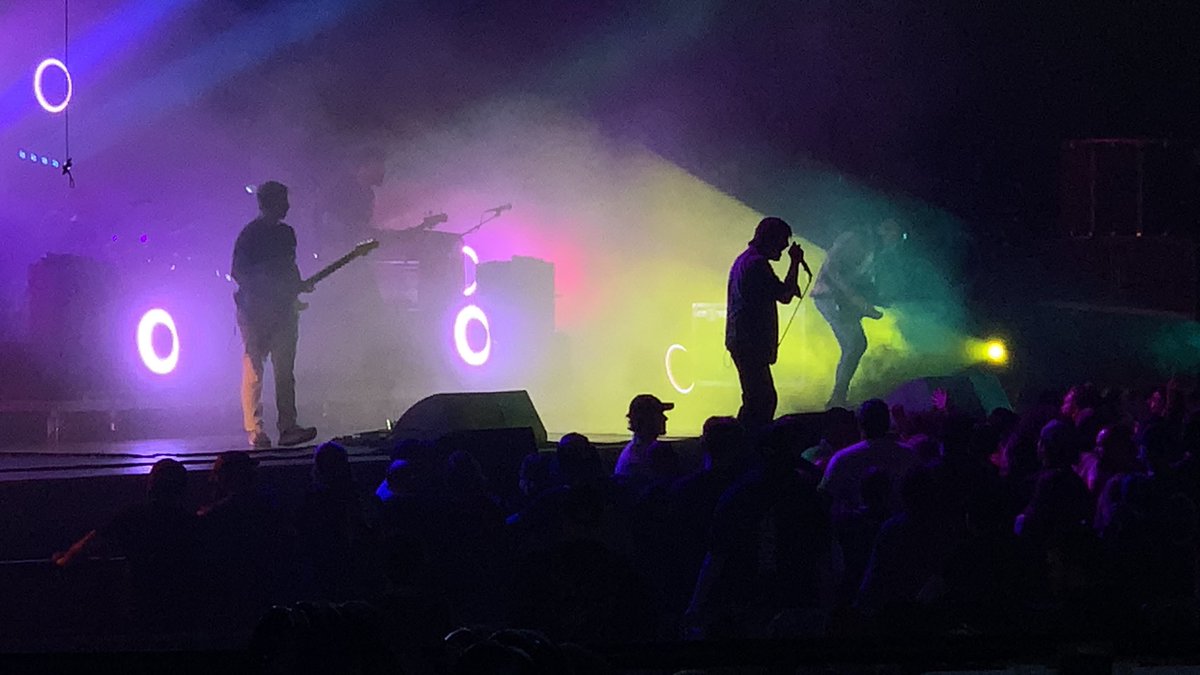 jamiikristine_'s tweet photo. Finally got to see @circasurvive last night. @AnthonyGreen is absolutely amazing. I can’t wait until I get to see them again. #disruptfest #stlouis #circasurvive #checkthatoffmybucketlist https://t.co/KjYsRPeC0M
