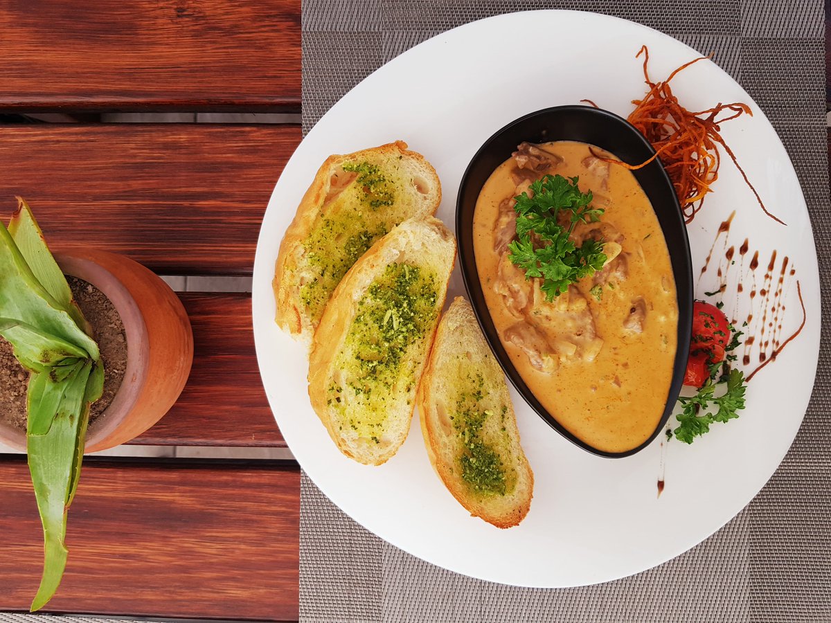 KPLodge's tweet image. Step away from the kitchen and let us do the cooking! Join us at G's restaurant and enjoy a delicious meal 👌 Visit G's Restaurant and find out more by contacting us on +27 (0) 13 737 5000 or email kruger@legacyhotels.com #LegacyHotels