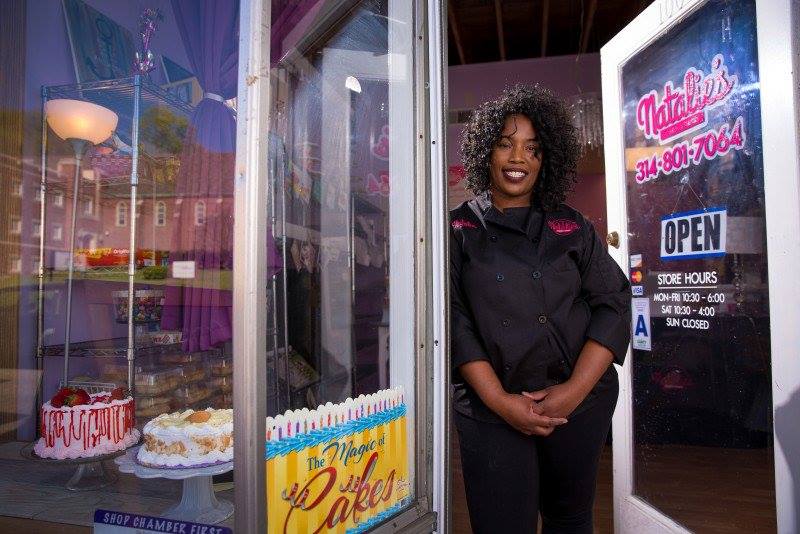SmlBizMajority's tweet photo. #Smallbiz owner @Ferg_Natalie thought she lost her bakery after protestors vandalized her shop. But thanks to the kindness of a stranger, Natalie crowdfunded her way back into businesses. Read more: https://t.co/V29iJzTaLd https://t.co/Fy2r9yJ52R