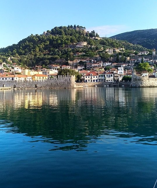 sailinhistory's tweet image. Pilot testing - day 15: Nafpaktos. Centring on a delightful, all-but-circular walled harbour built by the Venetians. @EU_EASME