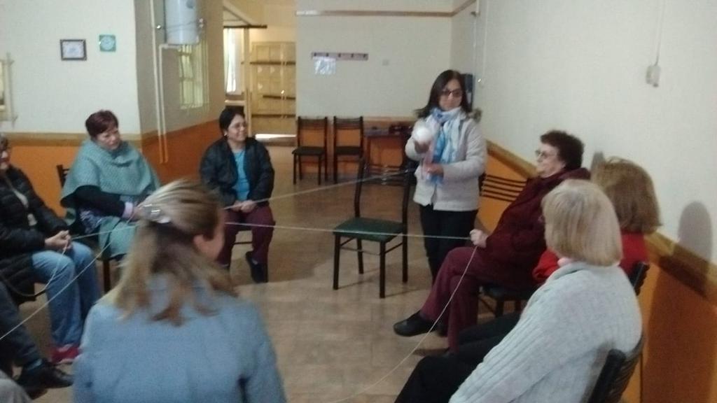 ImdiamLomas's tweet photo. Integrantes del equipo interdisciplinario de la Dirección de #AdultosMayores del #IMDIAM dictó un nuevo Taller Recreativo. En esta oportunidad, se llevó a cabo en al Centro de Jubilados y Pensionados "Unión y Paz" de #SanJose. https://t.co/u9WAE1Dgll