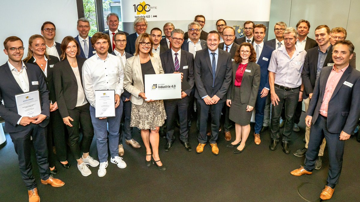 Zwölf neue Hotspots für #Industrie40 in Baden Württemberg.
Staatssekretärin <a href="/WM_BW/">Wirtschaftsministerium BW</a>, Katrin Schütz zeichnet die neuen Preisträger 2019 aus. 
Ideen finden. Chancen nutzen. #Digitalisierung made in BW
bit.ly/2LnGJsw

<a href="/SiemensDE/">Siemens Deutschland</a> <a href="/IotMondas/">mondas IoT</a> <a href="/engomo_DE/">engomo</a> @Fraunhofer_IPA