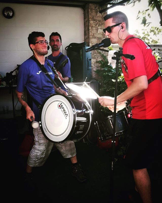 Una vez estuvimos echando unos bailables a 46°C a la sombra, estuvo divertido a la par que calentorro. Mañana estaremos sacando tarea en Torresandino (Burgos) a las 18 h. con nuestros encierros infantiles. #flauycia ift.tt/2kcwcEz