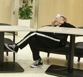BTS_Youniverse1's tweet photo. Yall he was just chillin there i cant anymore-
#JIMIN #RUNBTSEP79 #BTS #run https://t.co/VQqplTZR1B