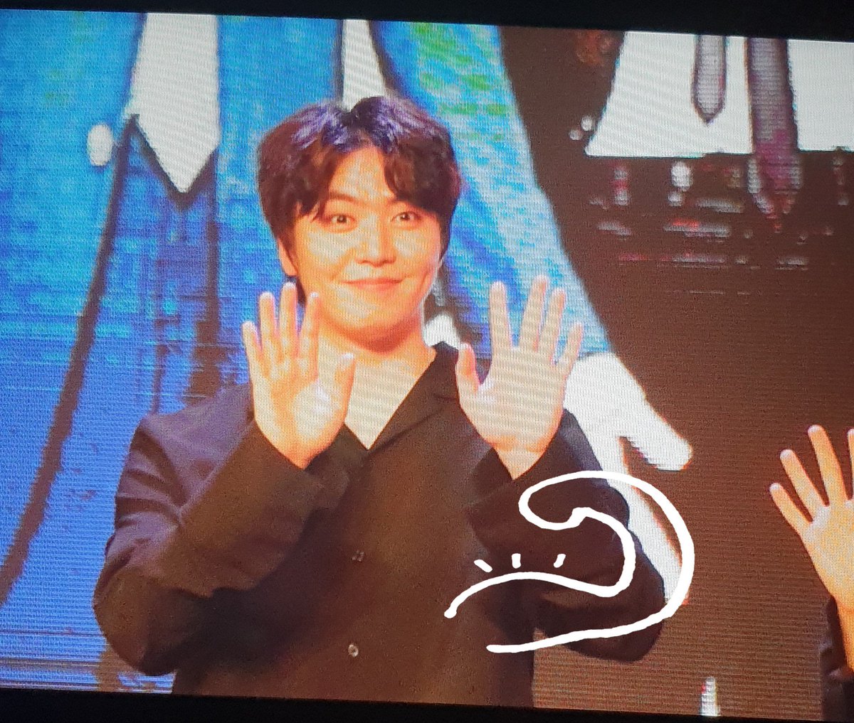 100per_hero's tweet photo. [19.07.14] #백퍼센트 팬미팅 프리뷰  #찬용 (@100per_yongyong ) 
훈련 잘 받구 있는거지요?😔
#CHANYONG #100PERCENT https://t.co/iMcI9BNJwq