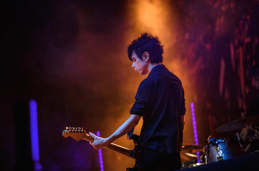 Yeah Yeah Yeahs' Nick Zinner Bringing '41 Strings' Spectacle to Rockefeller Center #NickZinner #NYC #RockefellerCenter #YeahYeahYeahs #Interpol @nickzinner @YYYs @Interpol @rockcenternyc @EastMidtownNYC @nancywhang @nycgo @bankspaulbanks bbook.com/news/yeah-yeah…